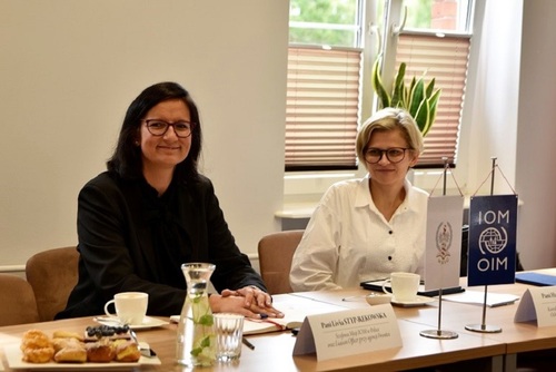  pani Livia Styp – Rekowska, Szefowa Misji Międzynarodowej Organizacji ds. Migracji (IOM) w Polsce, wraz z przedstawicielką IOM