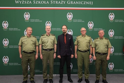  Władze Uczelni i Zastępca Dyrektora Departamentu Porządku Publicznego w MSWiA Pan Mariusz Cichomski