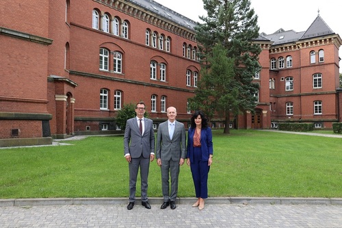  Rektor-Komendant WSSG z przedstawicielami Polskiej Wytwórni Papierów Wartościowych