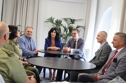  Kadra kierownicza Uczelni z przedstawicielami Polskiej Wytwórni Papierów Wartościowych podczas rozmów