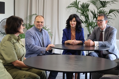  Kadra kierownicza Uczelni z przedstawicielami Polskiej Wytwórni Papierów Wartościowych podczas rozmów