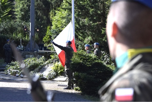  Flaga Polski na maszcie