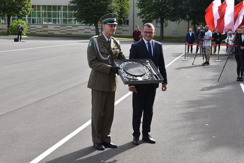 Prezentacja insygniów władzy Rektora - Komendanta WSSG