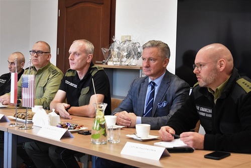 Rektor-Komendant WSSG w towarzystwie kadry Uczelni Rektor-Komendant WSSG w towarzystwie kadry Uczelni