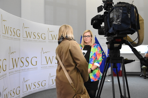 Prelegentka udziela wywiadu lokalnej telewizji