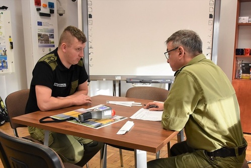 Wykładowca WSSG sprawdza wiedzę nabytą podczas szkolenia Wykładowca WSSG sprawdza wiedzę nabytą podczas szkolenia