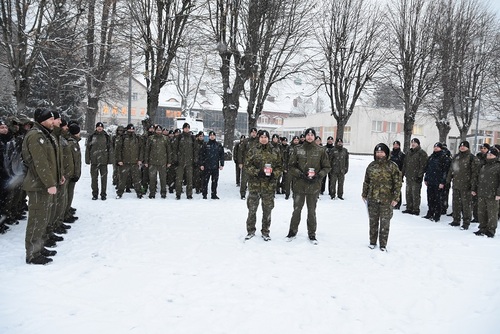 Funkcjonariusze WSSG podczas zbierania środków finansowych w ramach akcji charytatywnej