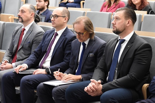 Siedzący uczestnicy konferencji