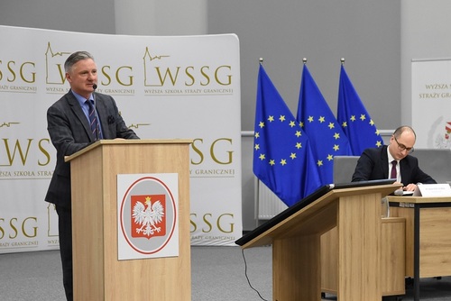 płk SG Krzysztof Muzyczuk podczas omawiania białego wywiadu oraz innych form pracy operacyjnej