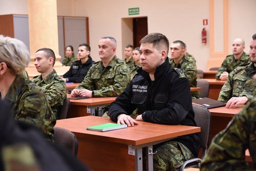Funkcjonariusze SG podczas oficjalnego rozpoczęcia Funkcjonariusze SG podczas oficjalnego rozpoczęcia