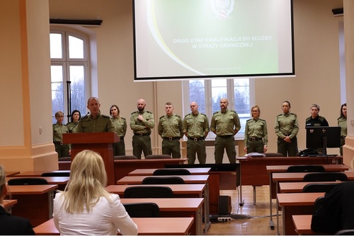 Przewodniczący drugiego etapu kwalifikacyjnego przedstawia egzaminatorów Przewodniczący drugiego etapu kwalifikacyjnego przedstawia egzaminatorów