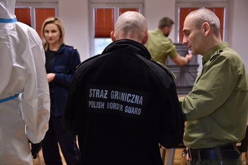 Wykładowca WSSG podczas omawiania problemowych zadań Wykładowca WSSG podczas omawiania problemowych zadań