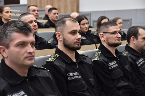 Funkcjonariusze SG podczas oficjalnego zakończenia Funkcjonariusze SG podczas oficjalnego zakończenia
