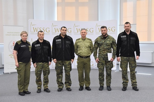 Prorektor – Zastępca Komendanta WSSG z wyróżnionymi funkcjonariuszami Prorektor – Zastępca Komendanta WSSG z wyróżnionymi funkcjonariuszami