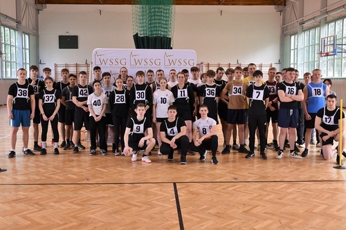 Uczniowie klas mundurowych na hali WSSG Uczniowie klas mundurowych na hali WSSG