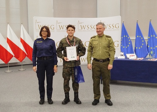 Laureat konkursu wraz z przedstawicielami SG Laureat konkursu wraz z przedstawicielami SG