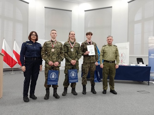 Zwycięska drużyna wraz z przedstawicielami SG Zwycięska drużyna wraz z przedstawicielami SG
