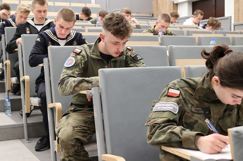 Uczestnicy konkursu podczas testu Uczestnicy konkursu podczas testu