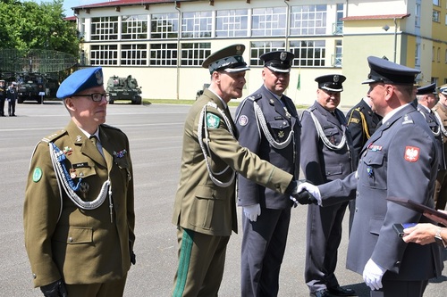 Rektor-Komendant WSSG odbiera podziękowania od Komendanta CSSP w Koszalinie Rektor-Komendant WSSG odbiera podziękowania od Komendanta CSSP w Koszalinie