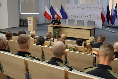 Przyszli chorążowie podczas oficjalnego powitania Przyszli chorążowie podczas oficjalnego powitania