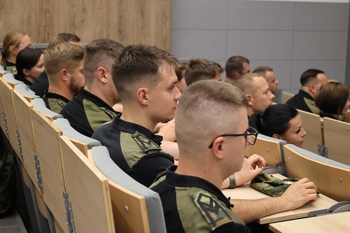 Przyszli chorążowie podczas oficjalnego powitania Przyszli chorążowie podczas oficjalnego powitania