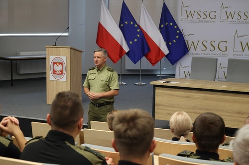 Płk SG Krzysztof Muzyczuk przemawia do słuchaczy WSSG Płk SG Krzysztof Muzyczuk przemawia do słuchaczy WSSG