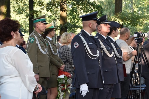 Delegacje służb mundurowych podczas Mszy Świętej 