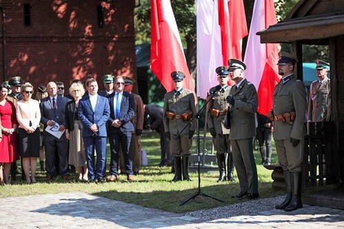 Rektor – Komendant WSSG przemawia do uczestników wydarzenia Rektor – Komendant WSSG przemawia do uczestników wydarzenia