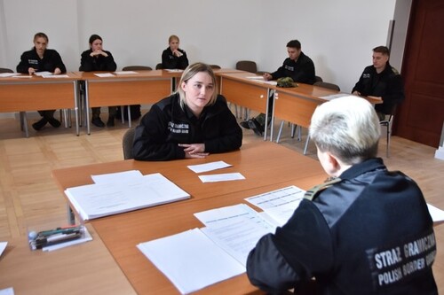 Słuchacze WSSG podczas egzaminu praktycznego Słuchacze WSSG podczas egzaminu praktycznego