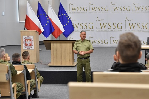 Prorektor - Zastępca Komendanta WSSG wita słuchaczy Prorektor - Zastępca Komendanta WSSG wita słuchaczy