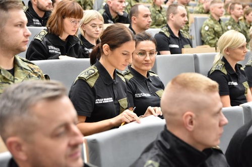 Nowi słuchacze podczas oficjalnego rozpoczęcia szkoleń Nowi słuchacze podczas oficjalnego rozpoczęcia szkoleń
