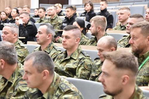 Nowi słuchacze podczas oficjalnego rozpoczęcia szkoleń Nowi słuchacze podczas oficjalnego rozpoczęcia szkoleń