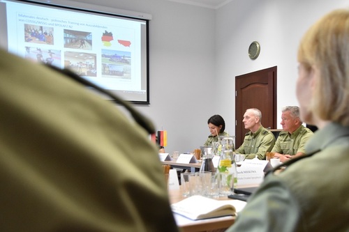 Rektor-Komendant wraz z przedstawicielami WSSG podczas spotkania roboczego Rektor-Komendant wraz z przedstawicielami WSSG podczas spotkania roboczego
