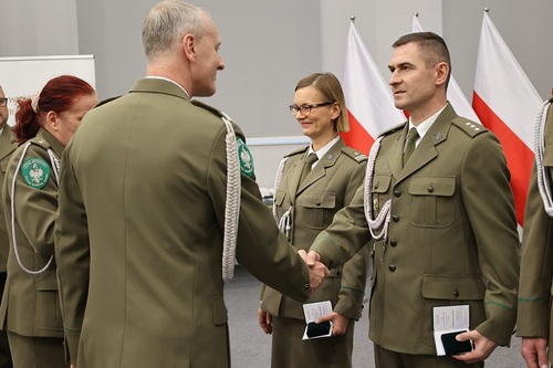 Rektor-Komendant WSSG gratuluje otrzymania odznaki Rektor-Komendant WSSG gratuluje otrzymania odznaki