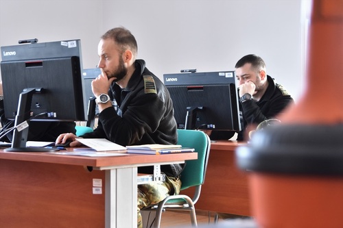 Słuchacze WSSG podczas zajęć teoretycznych Słuchacze WSSG podczas zajęć teoretycznych