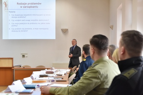 Wykładowca WSSG podczas wykładu Wykładowca WSSG podczas wykładu