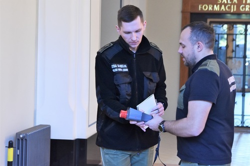 Uczestnicy kursu podczas praktycznych zajęć z kontroli i radiometrii Uczestnicy kursu podczas praktycznych zajęć z kontroli i radiometrii